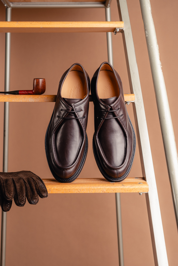 stringata in pelle marrone • Belfiore